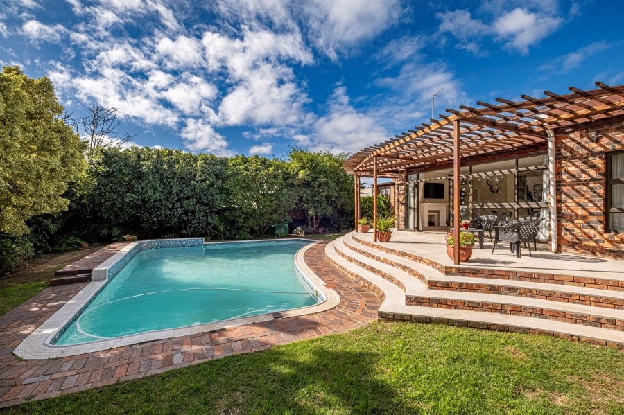 5 Bedroom Property for Sale in Summerstrand Eastern Cape